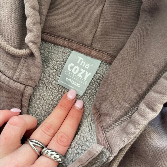 Aritzia TNA Cozy Fleece Boyfriend Hoodie & Shorts Swear Set, in Purple/Mauve - Picture 5 of 5